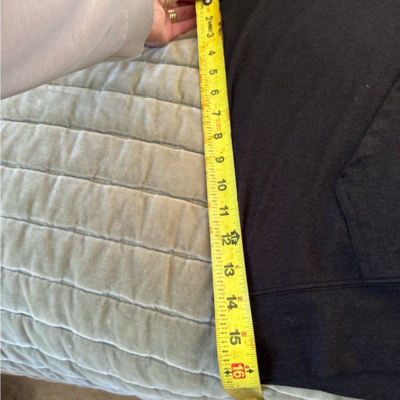 Vuori Black Women's Hoodie - Picture 4 of 5